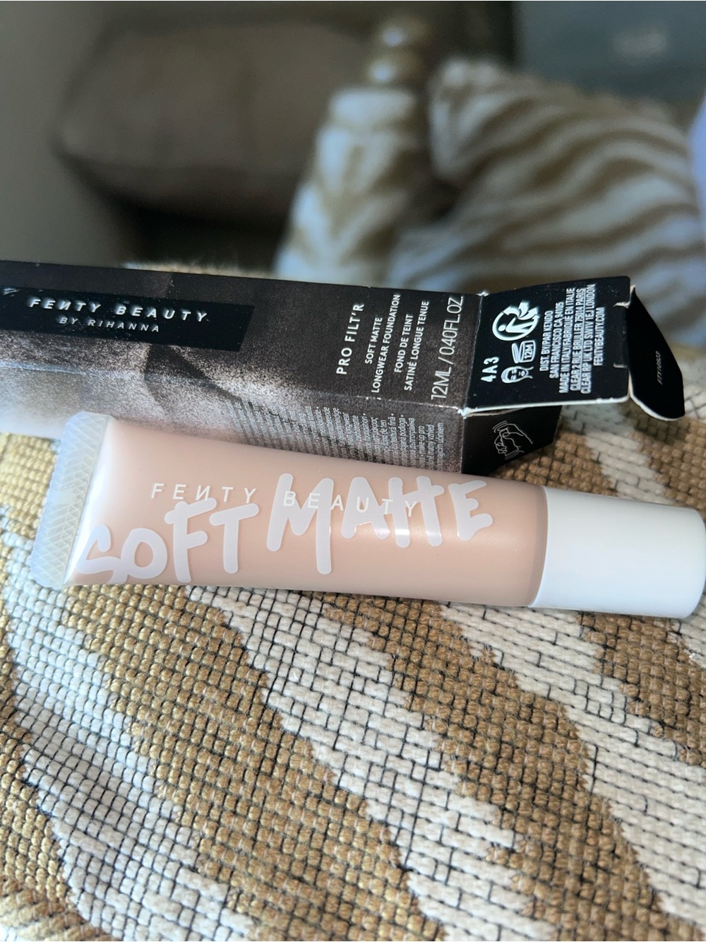 Fenty Beauty Pro Filt'r Soft Matte Foundation Tube - 170 Light Neutral